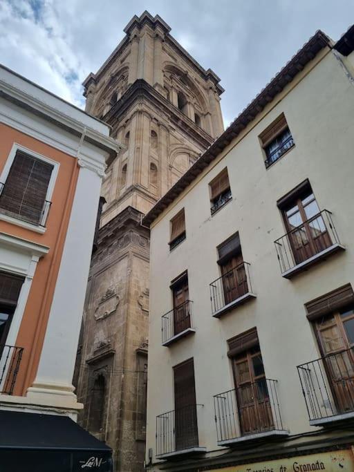 Exclusividad A Pie De La Torre De La Catedral Daire Granada Dış mekan fotoğraf